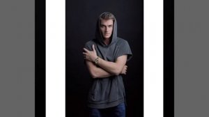 Алексей Воробьев "На стене в твоём подъезде я пишу тебе письмо"?