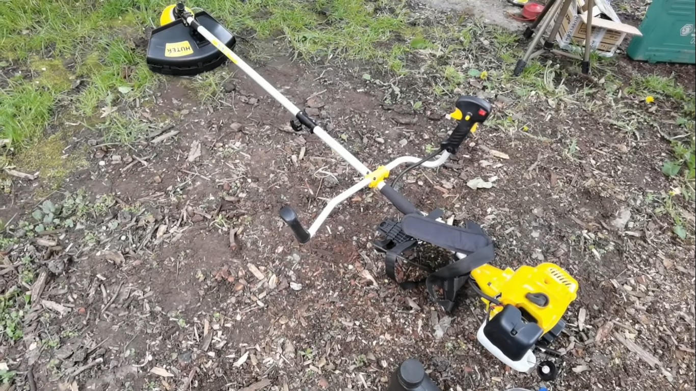Выбор бензотриммера. Борьба с травой. Обзор бензинового триммера, мотокосы Huter GGT-2900S. смотреть онлайн