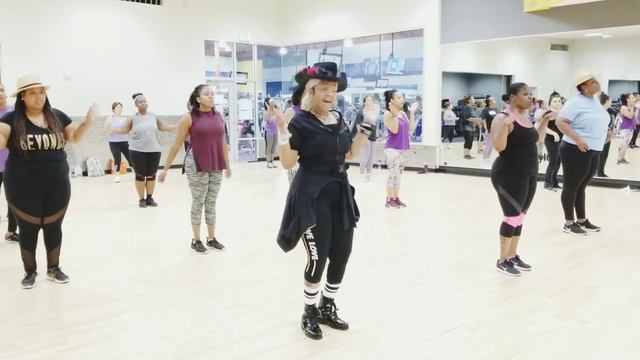 The Git Up | Blanco Brown | Laweziana Dance Fitness смотреть онлайн