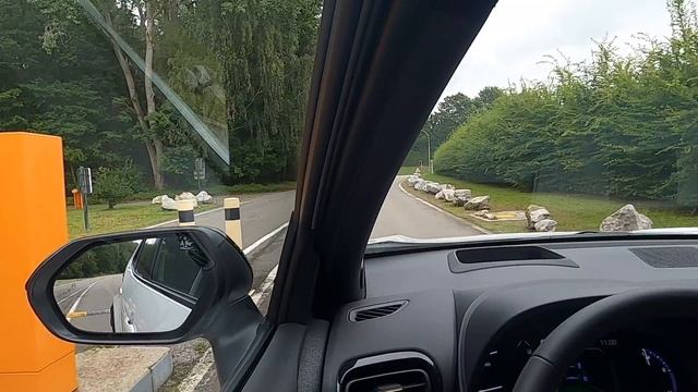 Toyota Yaris Cross AWD-i | PROVA del piccolo SUV ibrido a trazione integrale INTELLIGENTE anche 2WD смотреть онлайн