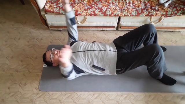 Пояснично-позиционная гимнастика. Упражнение "Плывем руками" смотреть онлайн