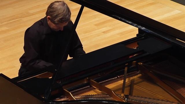 Vytautas Smetona plays Chopin Mazurka in F Minor, Opus 63, Number 2. смотреть онлайн