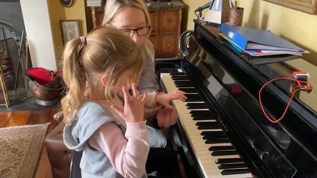 Первые уроки фортепиано для малышей. смотреть онлайн