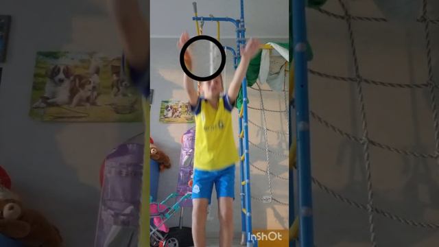 это вообще Алиса какая-то сломанная смотреть онлайн