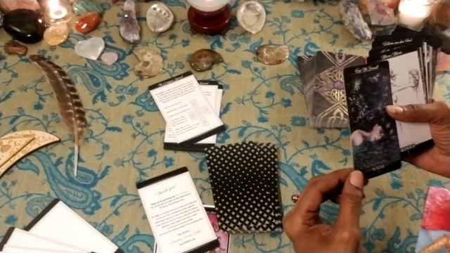 Unboxing the ETA Tarot Crown Oracle смотреть онлайн
