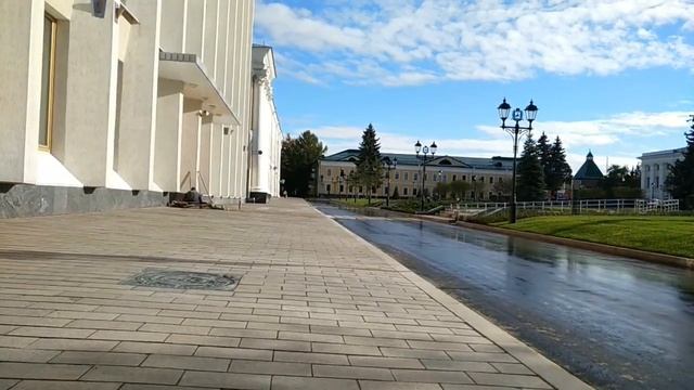 Нижний Новгород, вид снизу. откос у Вечного огня - Дмитриевская башня 2021