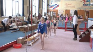 Соревнования по спортивной гимнастике среди девочек стартовали в Бийске (Бийское телевидение)