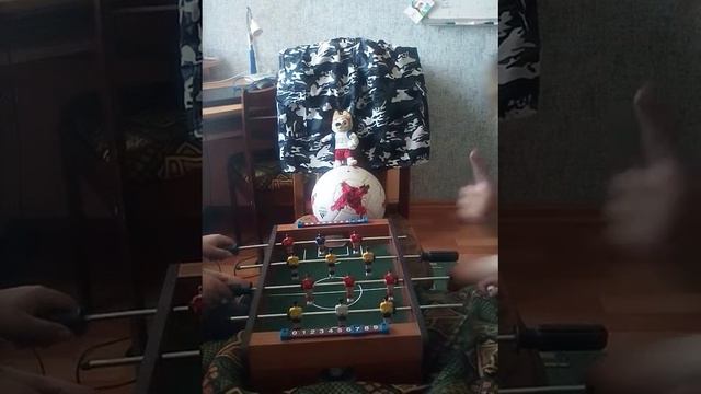 Настольный футбол и пенальти с другом 9:1 и 2:0 я выиграл!!! смотреть онлайн