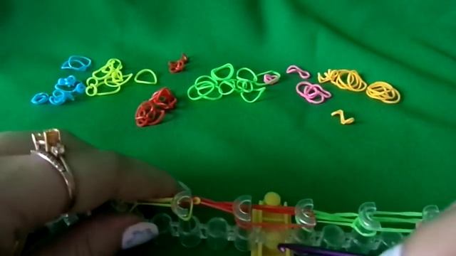 Плетение широкого браслета из резинок Rainbow Loom. Чешуя дракона. смотреть онлайн