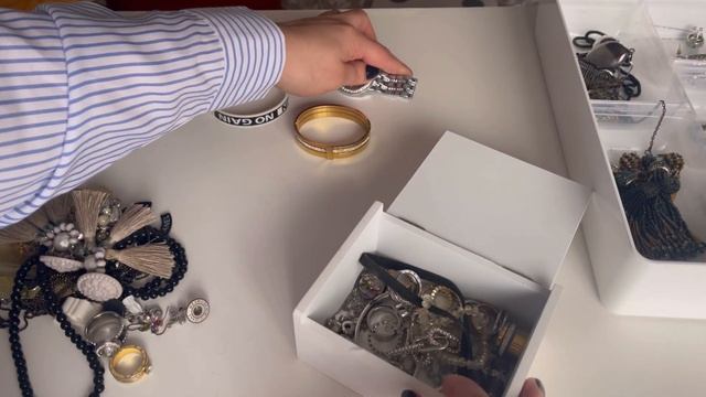 Разбираю украшения? Decluttering Jewelry? 整理珠宝