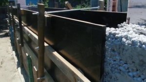 Строительство дома своими руками. Часть 4  Перестановка   опалубки под заливку стены.