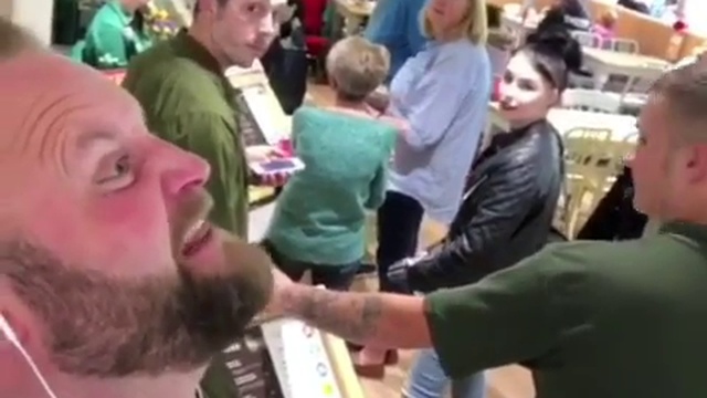 Когда ненавидишь песню, но она заедает смотреть онлайн