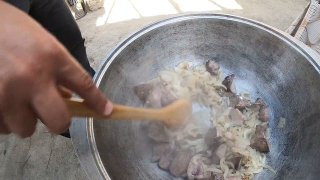 Яйца Барана на костре. Субпродукты на мангале. Джыз быз. смотреть онлайн