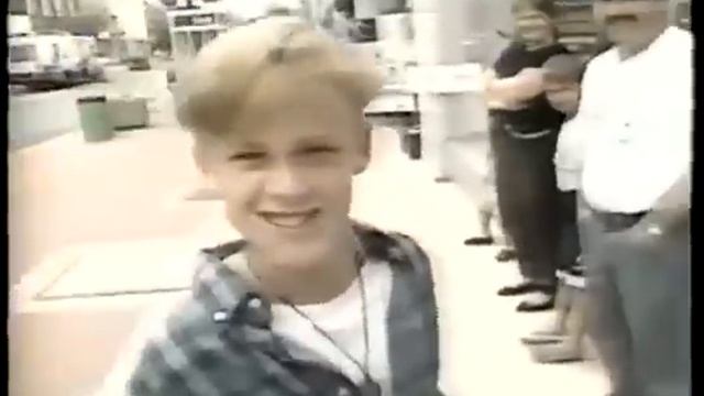 Ryan Gosling - Cornwall, Ontario - Tour of Cornwall смотреть онлайн