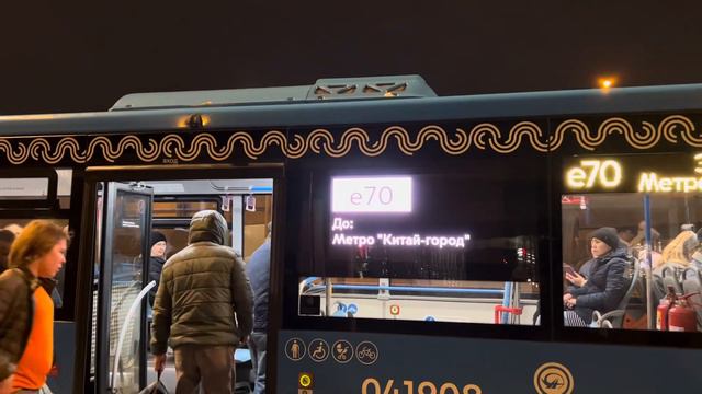 Автобус ЛиАЗ-6213.65 следует по маршруту е70 ”138-й кв. Выхина - и. Китай - Город” смотреть онлайн