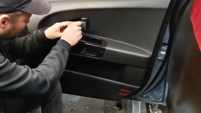 Ремонт дверных динамиков KIA Ceed I смотреть онлайн