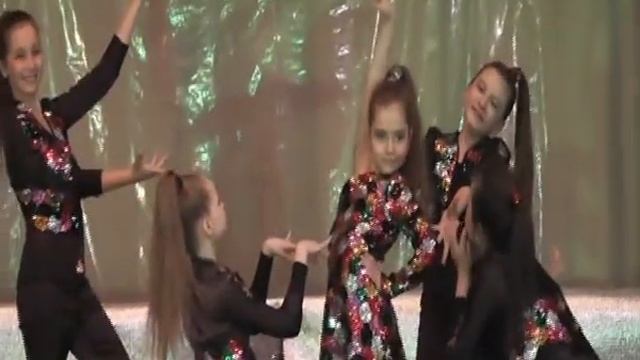 Дети танцуют для мам смотреть онлайн