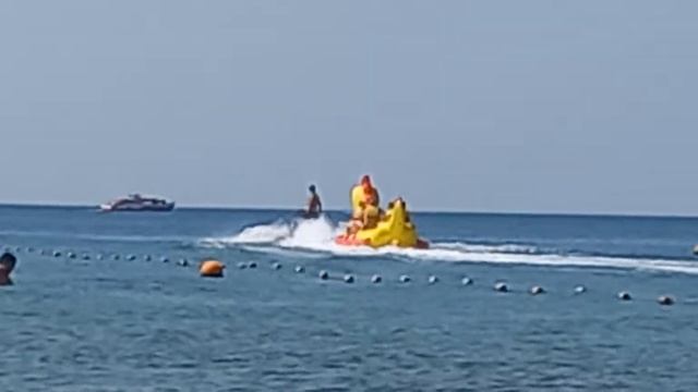 АНАПА. 30.08.21г. МОРСКАЯ ПРОГУЛКА НА БАНАНЕ. смотреть онлайн