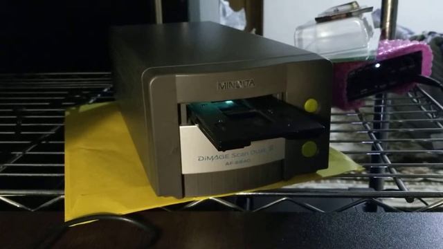 DiMAGE Scan Dual III でインデックススキャンをしている様子 смотреть онлайн