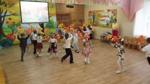 Упражнение с листочками | Осенний утренник в подготовительной группе | То березка, то рябина