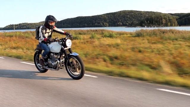 Hojstyling.se - Regn vs Hojåka - Suzuki GSX 400 F Bratana смотреть онлайн