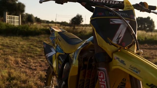 MOTOCROSS - SUZUKI RM 125 FACTORY RACING смотреть онлайн