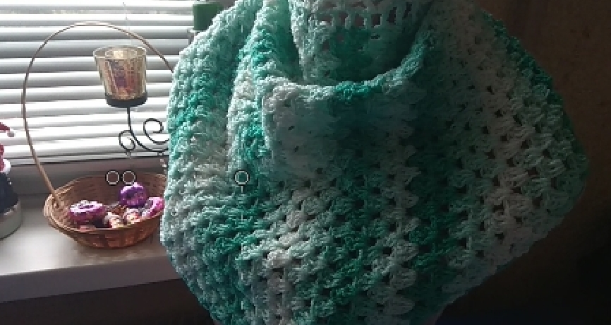 Шаль или бактус простейшим рисунком от уголка.mp4 смотреть онлайн