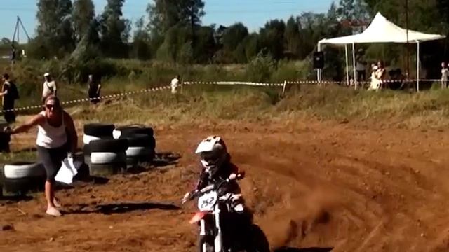 Всероссийский мотокросс собрал лучших гонщиков у д.Относово смотреть онлайн