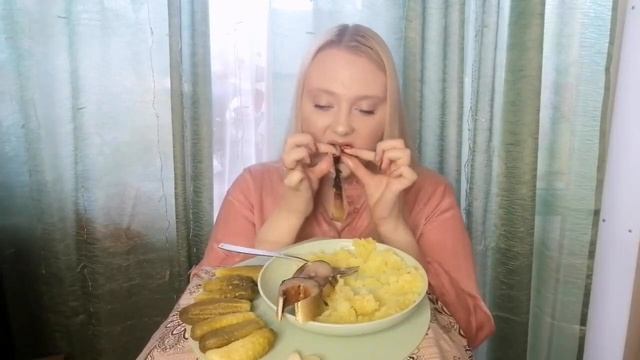 Копчёная скумбрия. Мукбанг/Mukbang.