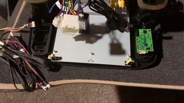 1998 - 2002 LC100 Tesla Style Android Radio Installation смотреть онлайн