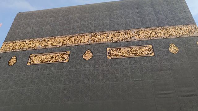 Кисва-самое дорогое в мире покрывало #каабарядом#умра#меккасегодня#хадж#кисва смотреть онлайн