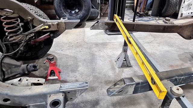 Stretching the Chassis and Building Rock Sliders - Saving my brumby (Brat) Part 3 смотреть онлайн
