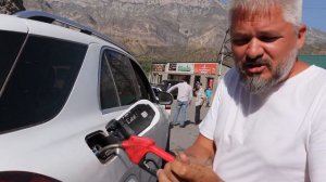 Как заправляют дизельный Мерседес. How to refuel diesel Mercedes.