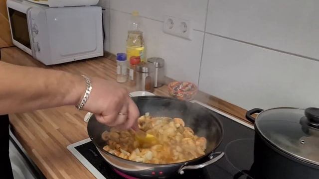 Как правильно жарить шампиньоны. Соус к грибам. смотреть онлайн