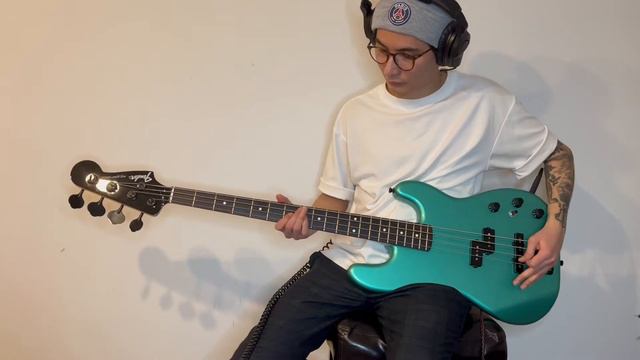 A Beacon School - Fade in Nylon (Bass Cover) смотреть онлайн