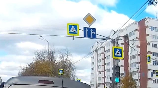 Geely Н345ВС196 поворот налево там, где это запрещено смотреть онлайн