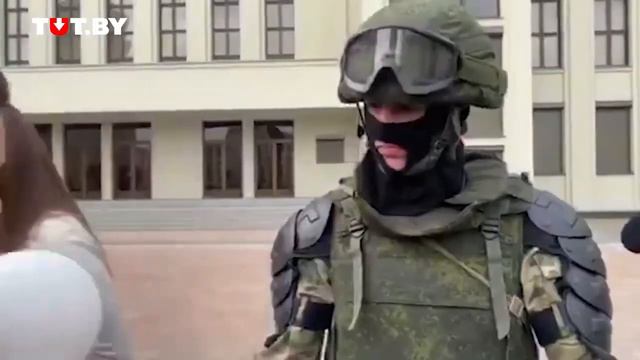 Белорусь, военный опустил щит смотреть онлайн