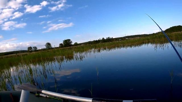 Рыбалка на карася с лодки бортовой удочкой и маховым удилищем. Очередная не удачная рыбалка 2018. смотреть онлайн