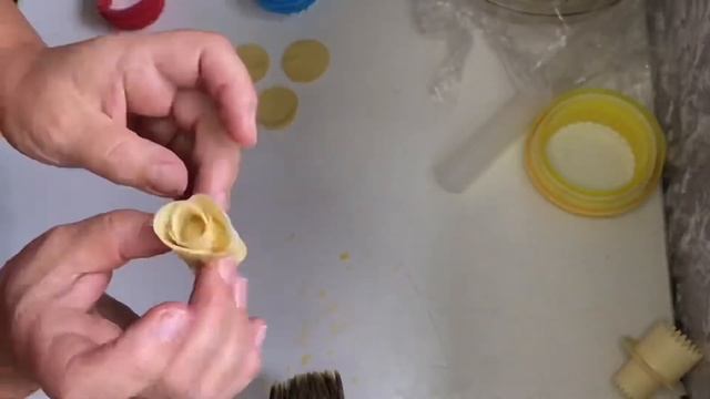 Украшение каравая . Делаю розочки двух видов смотреть онлайн