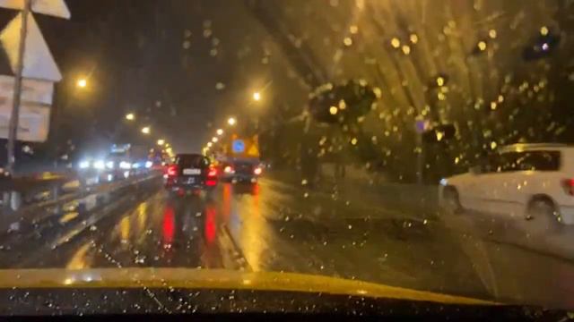 Москву заливает дождём смотреть онлайн