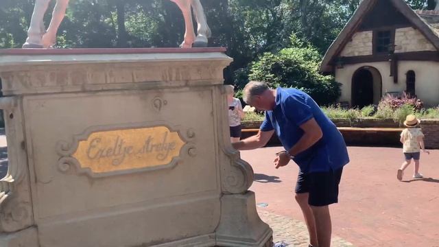 Максим попал в Сказочный лес, домики-грибы и огромное говорящее дерево смотреть онлайн