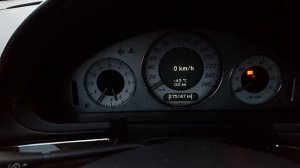 КАК УЗНАТЬ КАКОЙ УРОВЕНЬ МАСЛА MERCEDES W211, 112 ДВС