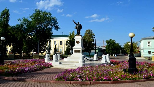 Александровская площадь в Оренбурге Маленький памятник Ленину и ротонда смотреть онлайн