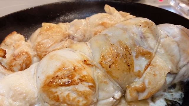 味が染み込む！鶏むね肉チャーシューと半熟卵/にんにくでパンチの効いたタレが最高 смотреть онлайн