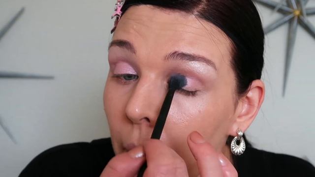 YVES SAINT LAURENT Makeup using Couture Eyeshadow Palette смотреть онлайн