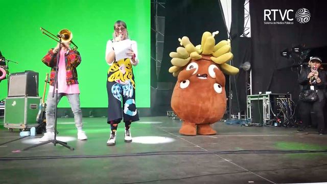 Frailejón Ernesto Pérez cantó con Aterciopelados en el Festival Cordillera смотреть онлайн