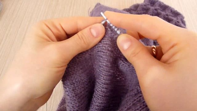 Женский свитер с ажурными рукавами спицами/Knitting a women's sweater with openwork sleeves смотреть онлайн
