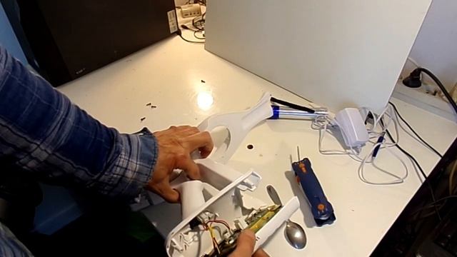 comment démonter la batterie de l'aspirateur Rowenta air force 360 смотреть онлайн