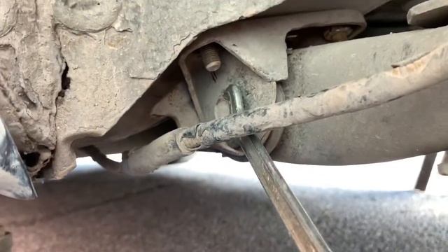 ВАЗ 2113 на ПНЕВМЕ замена КРОНШТЕЙНА со смещением на БАЛКЕ своими руками смотреть онлайн