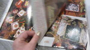 Очень красивая новогодняя вышивка крестом  Салфетка и скатерка .Вышивка с люрексом.